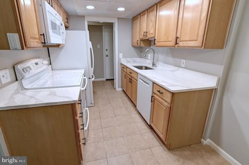 2b-11658 Stoneview Sq, RESTON, VA, 20191-2918 | Card Image