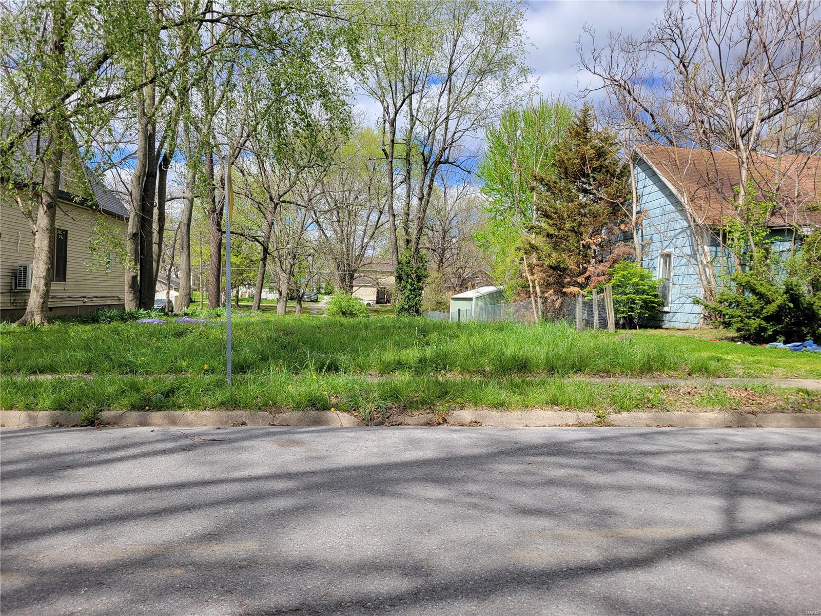 Ellis St, Cape Girardeau, MO 63703