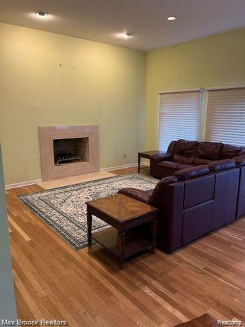 5898 Independence Ln, West Bloomfield, MI, 48322-1848 | Card Image
