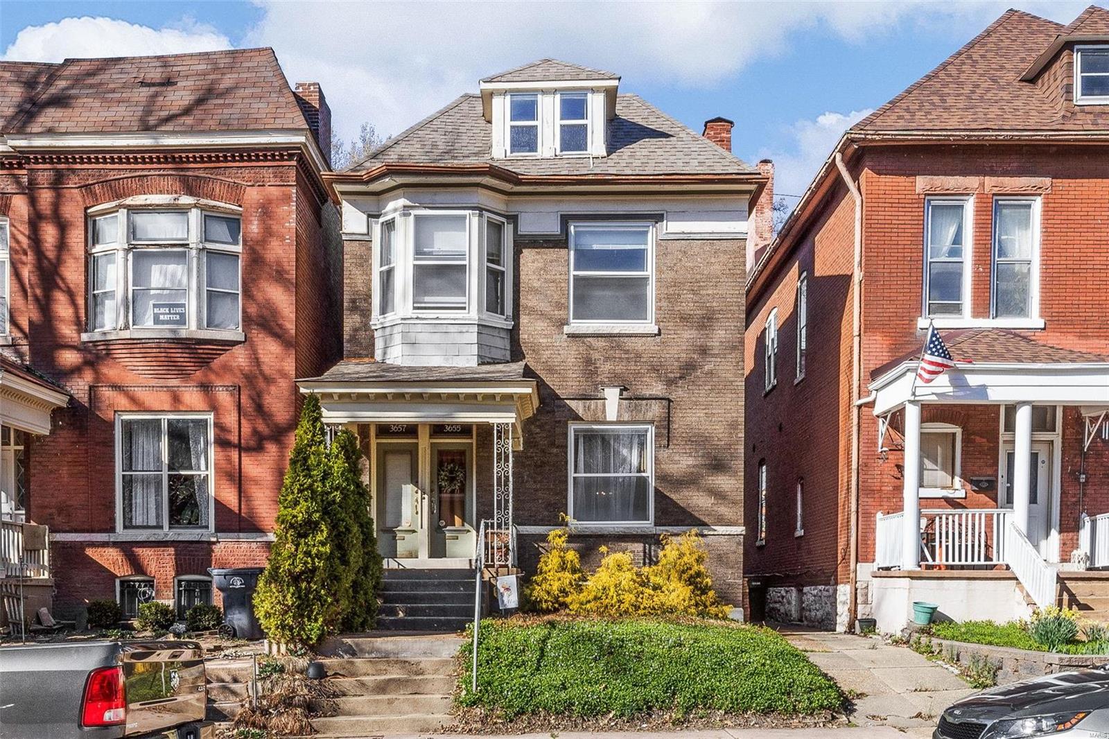Russell Blvd, Saint Louis, MO 63110
