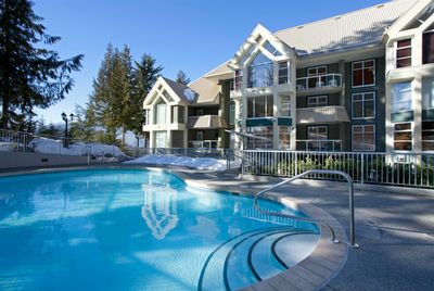 407 - 4910 Spearhead Dr, Condo with 2 bedrooms, 2 bathrooms and null parking in Whistler BC | Image 3