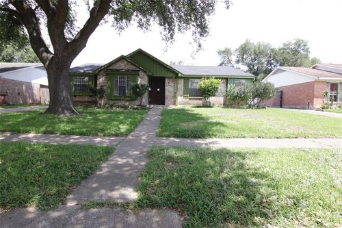 8826 Stroud Dr, Houston, TX, 77036-5352 | Card Image
