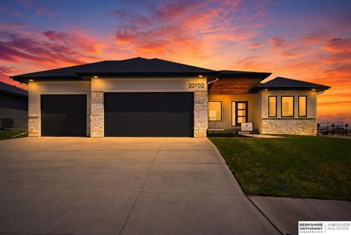 20702 Vernon Ave, Elkhorn, NE, 68022-3235 | Card Image