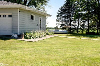 1854 Larch Avenue, Home with 3 bedrooms, 1 bathrooms and 2 parking in Fairfield IA | Image 3