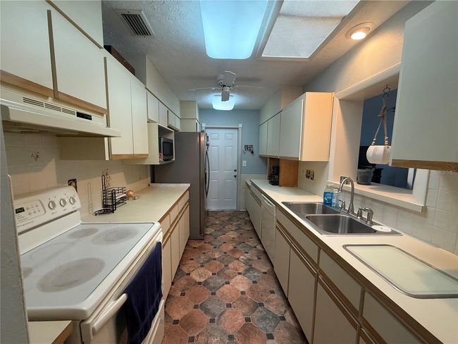 5173 Kirkland Ave, House other with 2 bedrooms, 3 bathrooms and null parking in SPRING HILL FL | Image 8