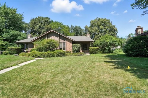 6736-6736 Woodmeadow Dr, Toledo, OH, 43617-1144 | Card Image