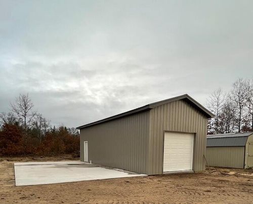 2319 E 38th St, Idlewild, MI, 49642-8612 | Card Image