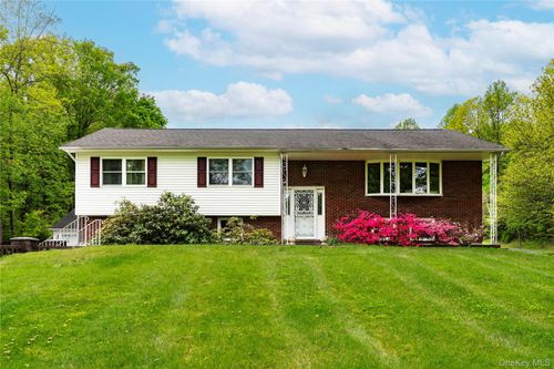323 Freetown Hwy, Wallkill, NY, 12589-4200 | Card Image