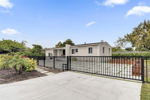 1001 Nw 148th St, Miami, FL, 33168-2021 | Card Image