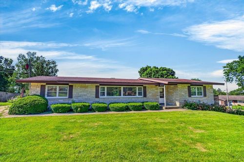 621 W Division St, Dodgeville, WI, 53533-1405 | Card Image