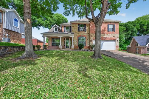 656 Links View Ct, Grand Prairie, TX, 75052-6687 | Card Image