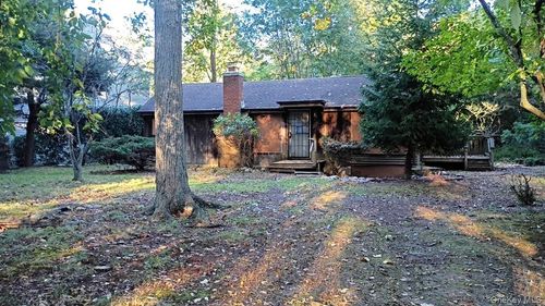 24 Lewin Drive, Riverhead, NY, 11792 | Card Image