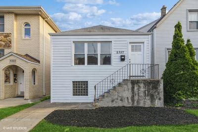 5327 W Foster Avenue, House other with 1 bedrooms, 1 bathrooms and 1 parking in Chicago IL | Image 2