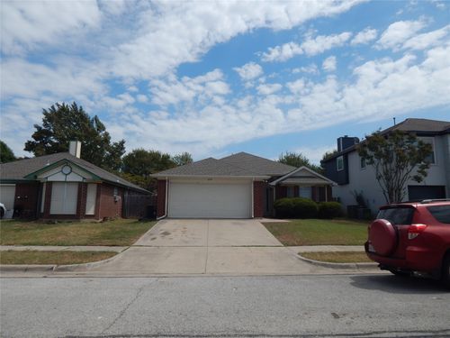 6009 Castanada Dr, Arlington, TX, 76018-2236 | Card Image