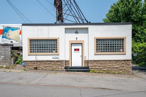 64 Spencer St, Rochester, NY, 14608-1423 | Card Image