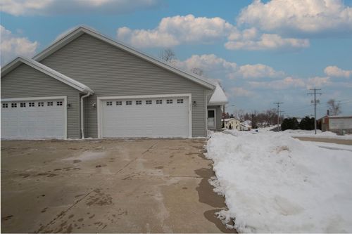 301 Creekside Court, Watertown, WI, 53098 | Card Image
