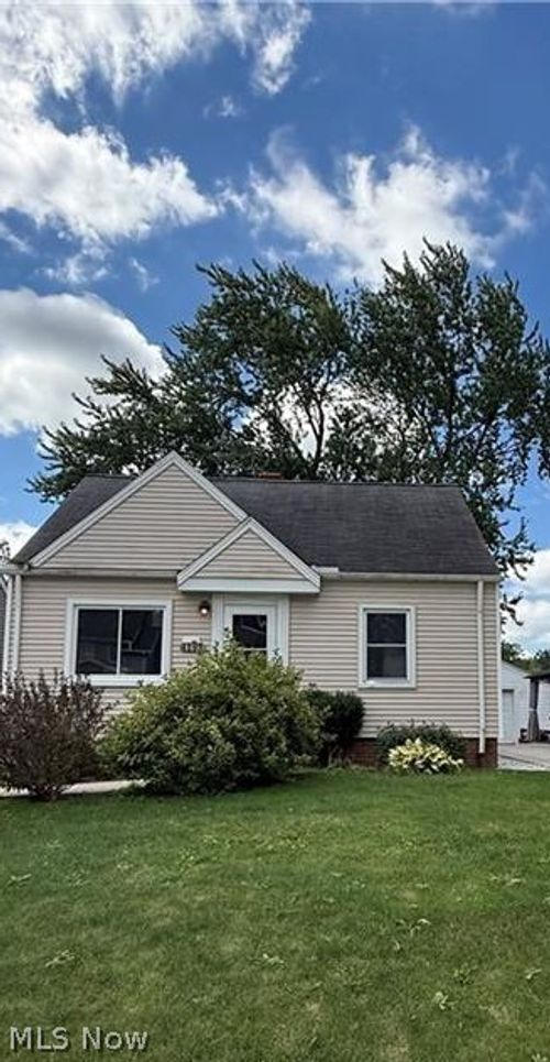 4111 Russell Ave, Parma, OH, 44134-1848 | Card Image