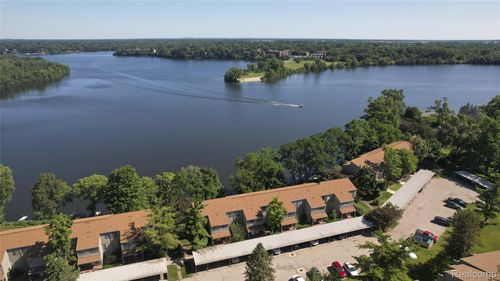9671 Harbour Cove Ct, Ypsilanti, MI, 48197-6901 | Card Image