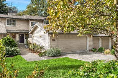 6517 113th Place Se, Townhouse with 2 bedrooms, 1 bathrooms and 2 parking in Bellevue WA | Image 1