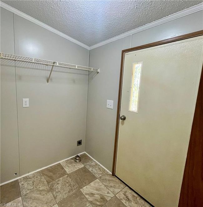 Laundry room off kitchen | Image 7