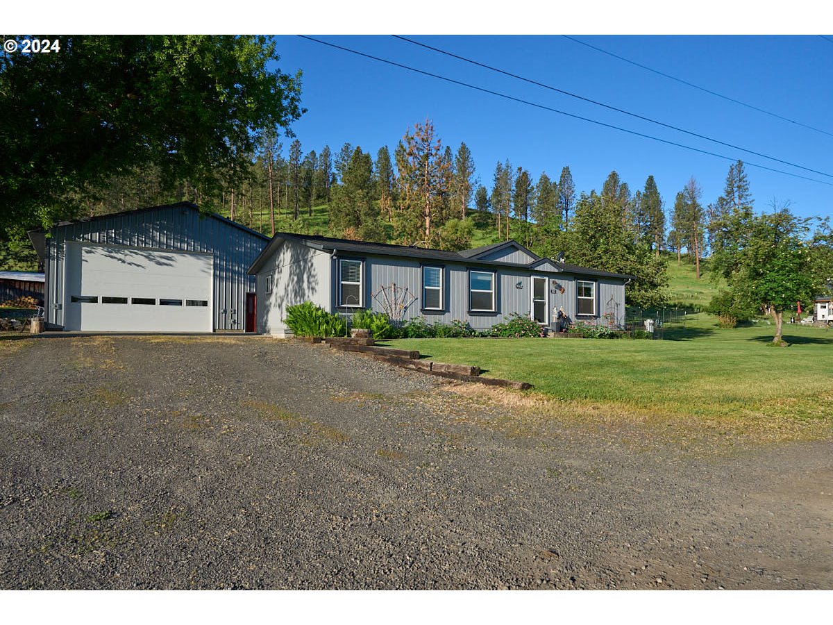 Lockwood St, Wallowa, OR 97885