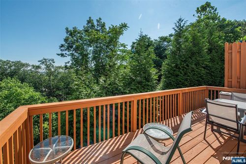 13 Mountainside Dr, Pompton Lakes, NJ, 07442-1766 | Card Image