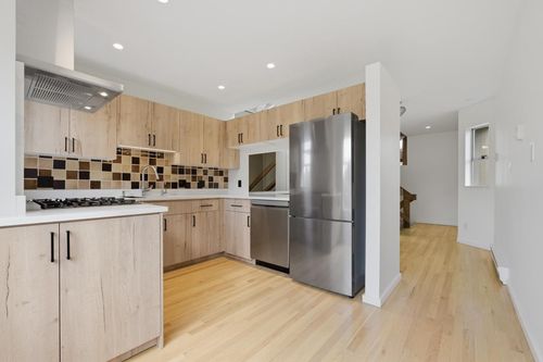 1816 Whyte Ave, Vancouver, BC, V6J1B2 | Card Image