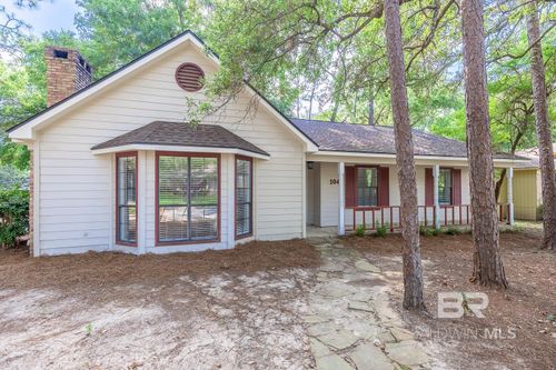 104 Leigh Cir, Daphne, AL, 36526-7554 | Card Image