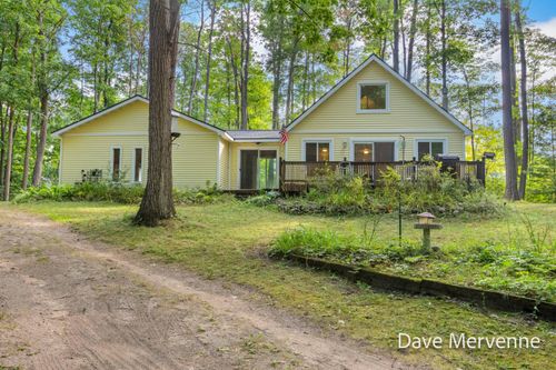 212 Glennhurst Dr, Roscommon, MI, 48653-9244 | Card Image