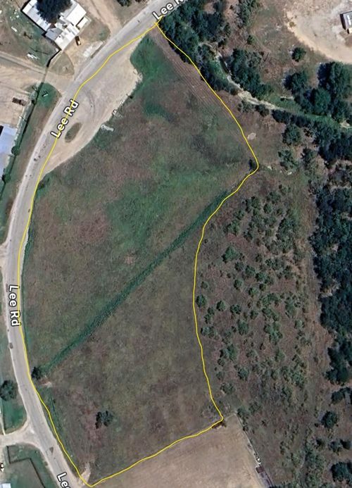 413 B Lee Rd, Mineral Wells, TX, 76067-8817 | Card Image