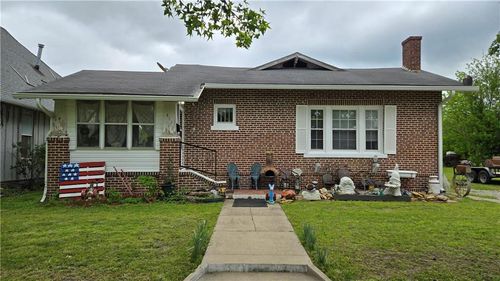 411 W 2nd St, Coffeyville, KS, 67337-4710 | Card Image