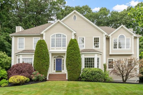 33 Nutmeg, North Andover, NY, 10845 | Card Image