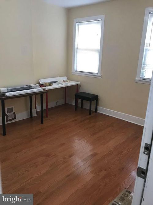 4059 Filbert St, PHILADELPHIA, PA, 19104-2256 | Card Image