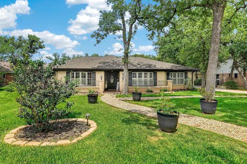 1022 Rose Cir, College Station, TX, 77840-2309 | Card Image