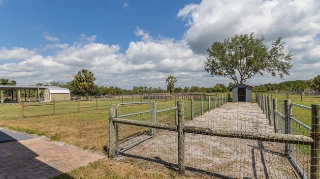 812 Jameson Rd, House other with 3 bedrooms, 2 bathrooms and null parking in Lithia FL | Image 19