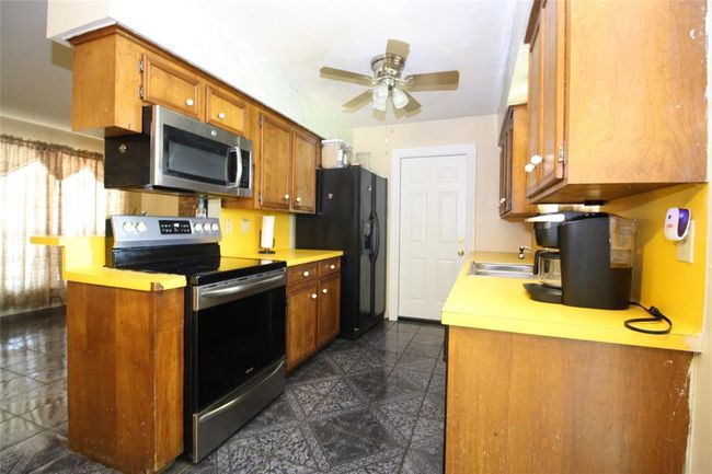 2202 Jones St, House other with 4 bedrooms, 2 bathrooms and 2 parking in Rosenberg TX | Image 21
