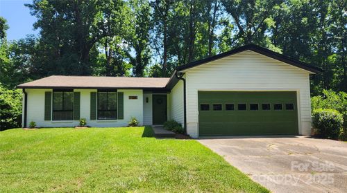 7228 Rollingridge Dr, Charlotte, NC, 28211-5460 | Card Image