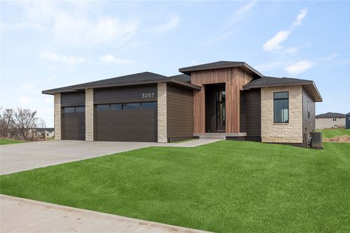 3057 Nw Beechwood Dr, Grimes, IA, 50111-5302 | Card Image