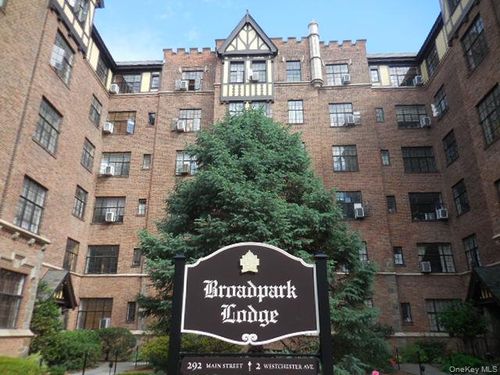 4n-2 Westchester Ave, White Plains, NY, 10601-3516 | Card Image