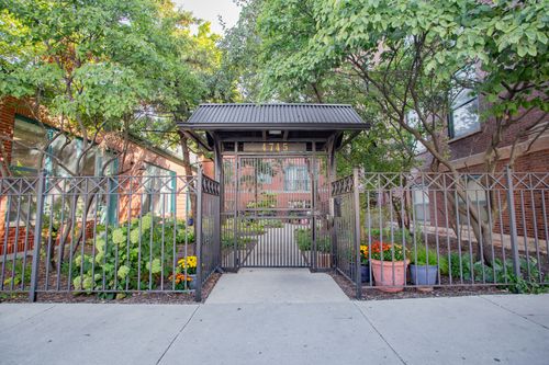 apt-210-4745 Ravenswood Ave, Chicago, IL, 60640-4451 | Card Image