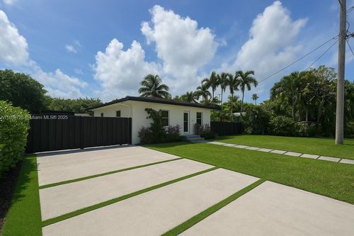 9050 Sw 156th St, Palmetto Bay, FL, 33157-1934 | Card Image