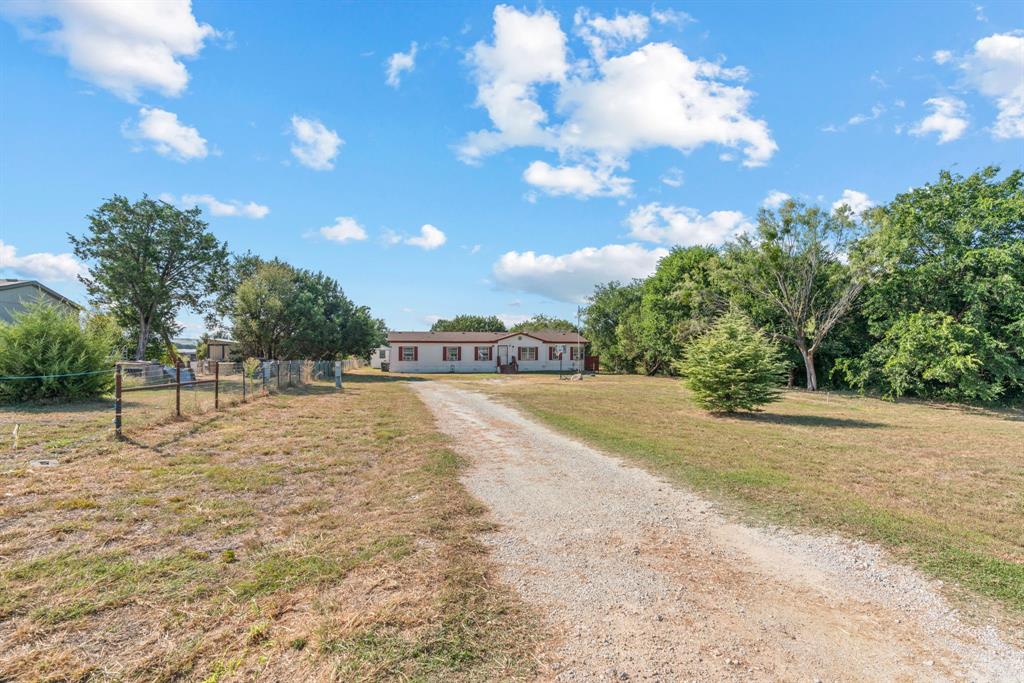 Opal Dr, Weatherford, TX 76087