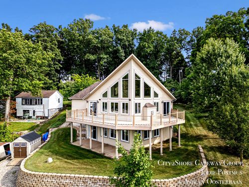 11725 Wabasis Lake Dr Ne, Greenville, MI, 48838-9317 | Card Image