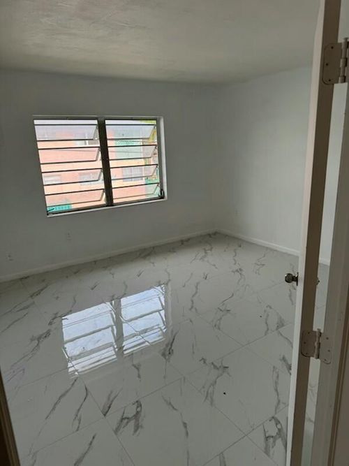 apt-4-2285 Ne 172nd St, North Miami Beach, FL, 33160-2949 | Card Image