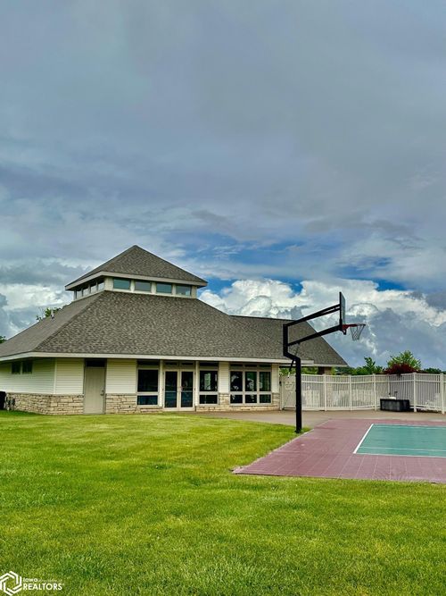 5546 Fairway Dr, Burlington, IA, 52601-8669 | Card Image