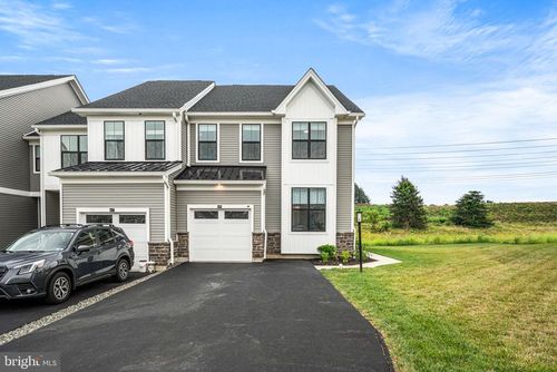 49 Tamarack Cir, NORRISTOWN, PA, 19403-1750 | Card Image