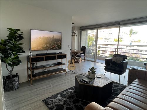 102-1131 Alta Loma Rd, West Hollywood, CA, 90069-2419 | Card Image