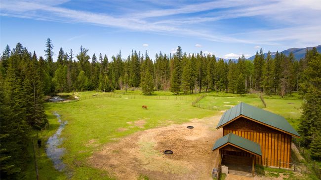 Barn with Seasonal Stream with Pond | Image 41