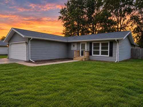 370 Karen Dr, Bourbonnais, IL, 60914-1030 | Card Image