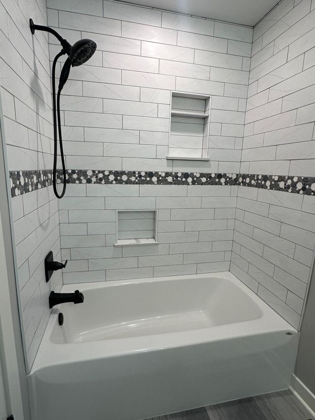 Upstairs bath.jpg | Image 10